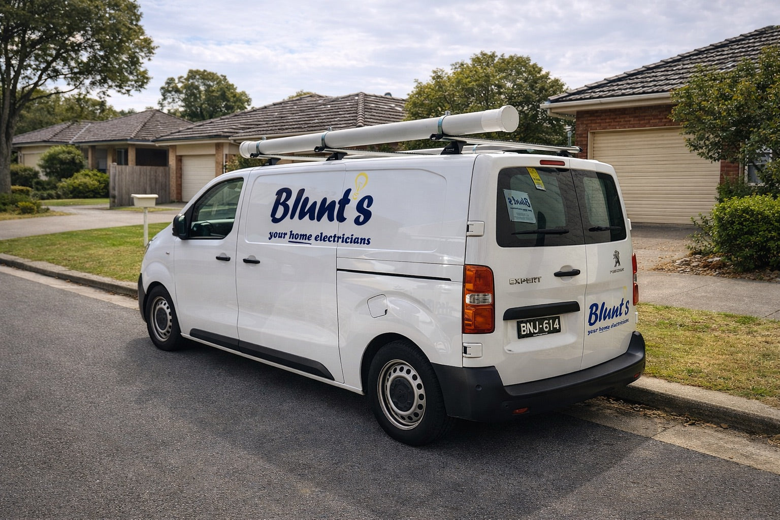 Licensed electrician in Caulfield South providing residential electrical services